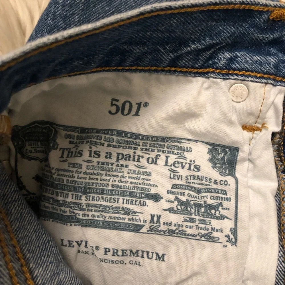 Levi’s 501 Original High Rise Straight Leg Cropped Blue Denim Premium Jeans 26